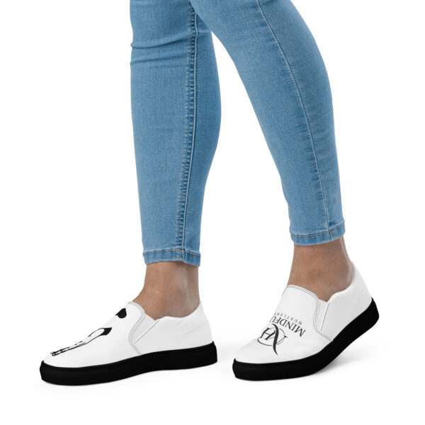 Women’s slip-on canvas shoes